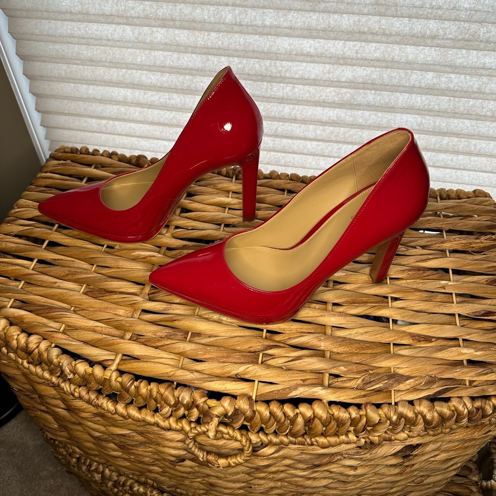 Michael Kors size 9 red pump never worn no box